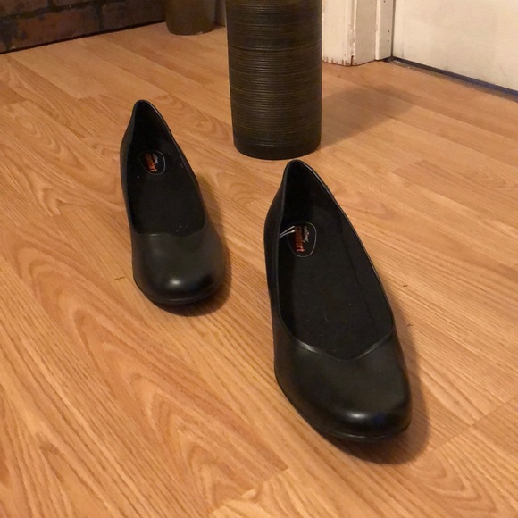 Shoes - Picture 2 of 3